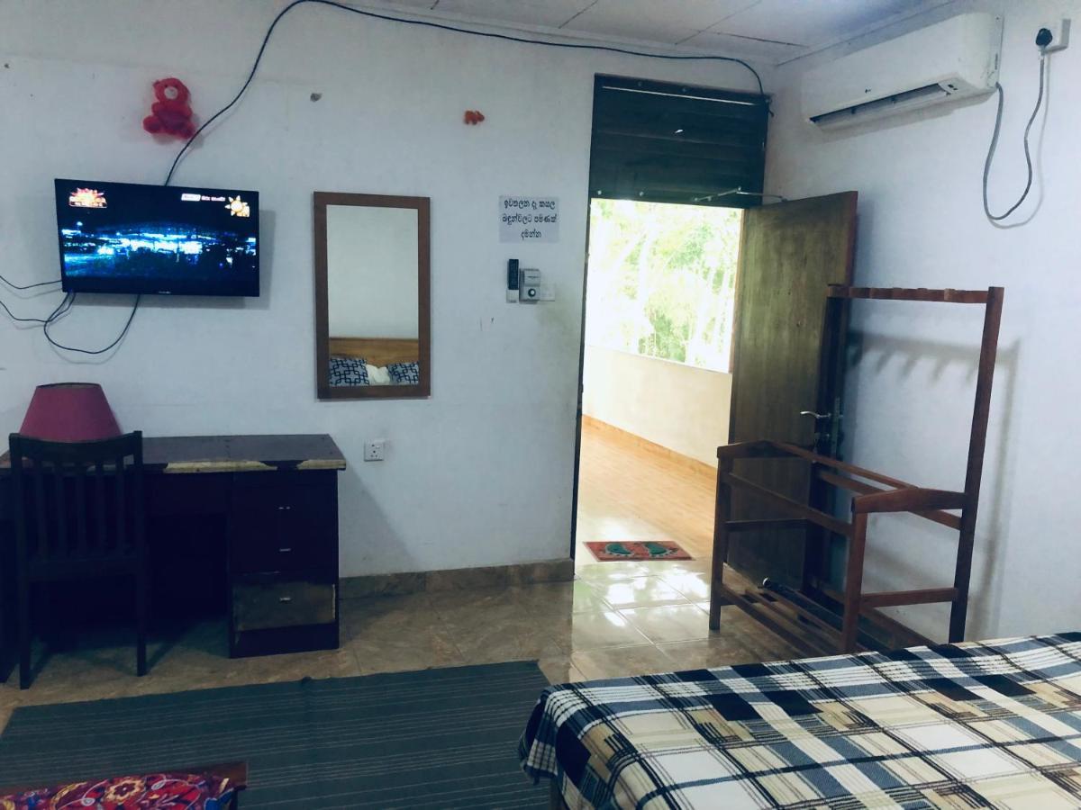 Thisara Pool Resort Kataragama & Yala-Kabiliththa Safari Exteriör bild